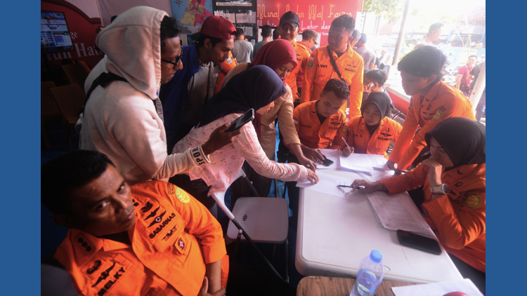 🚨 Ferry Capsizes in Java Sea, 130 Missing