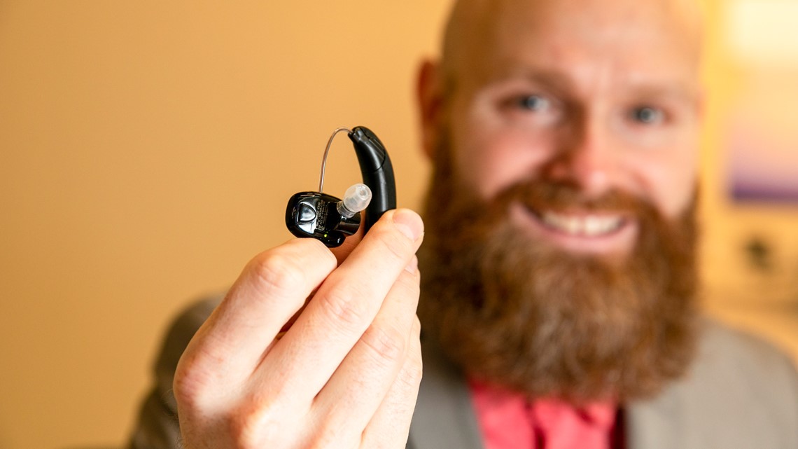Kiat untuk membeli alat bantu dengar tanpa resep setelah perubahan FDA