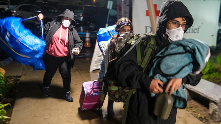 14 dead, thousands evacuated as rain swamps California