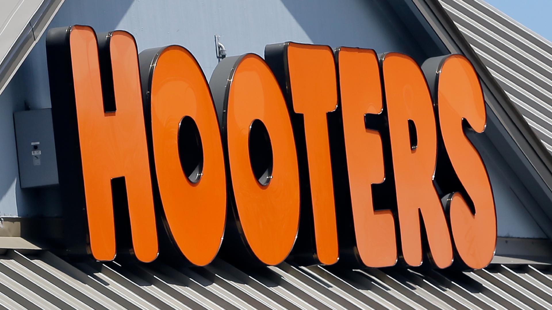 Hooters closes Houston area restaurants | khou.com