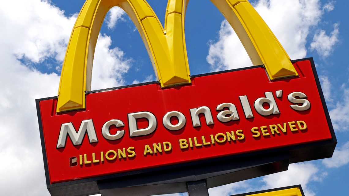 PERHATIKAN: Sapi terlihat di drive-through McDonald’s di Wisconsin