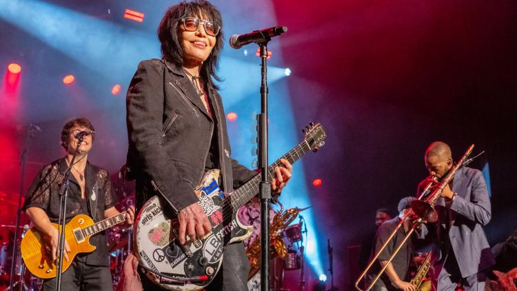 Read Joan Jett cancels concerts after surgery for 'fractured vertebrae'