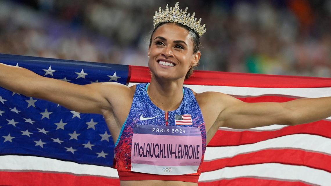 Does Sydney McLaughlin race the 400m flat?