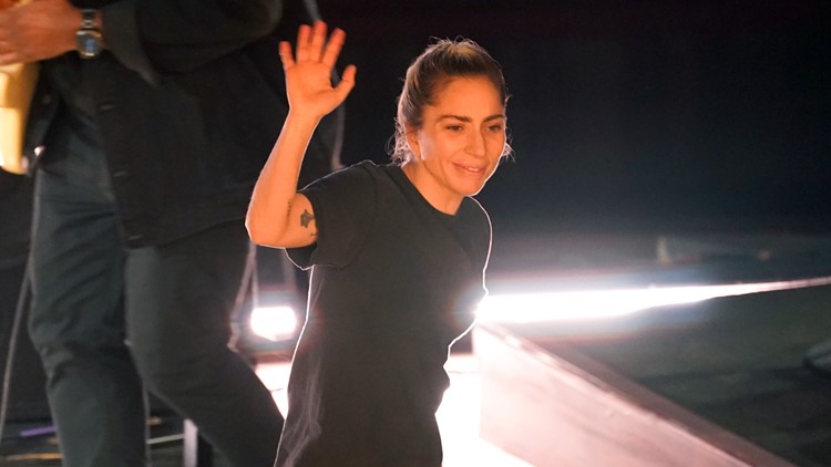 Lady Gaga goes makeup-free for Oscars performance