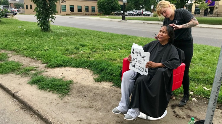 Hair Stylist Carries Her Red Salon Chair To The Homeless Khou Com