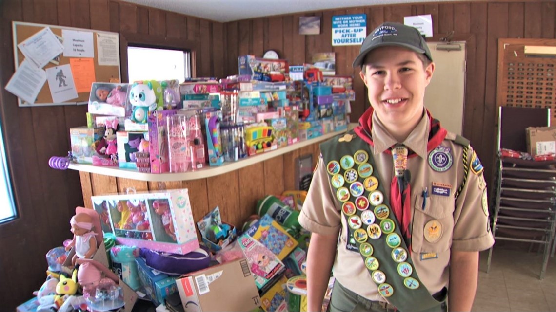 12-year-old buys $11,300 in Christmas presents for kids - Vimarsana News