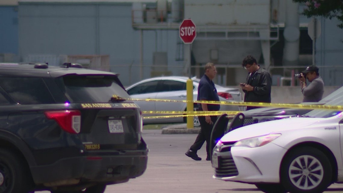 2 robbery suspects killed by man at ATM drive-thru, SAPD says | khou.com