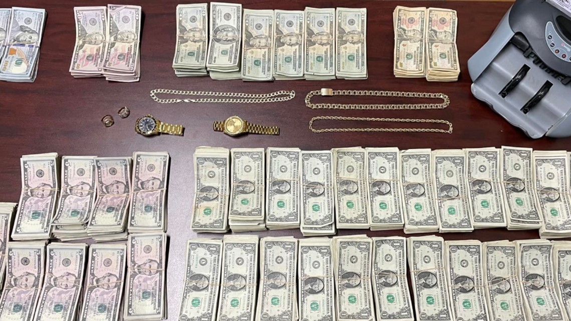 Dua ditangkap setelah deputi menemukan beberapa pon mariyuana, pena THC, ribuan dolar