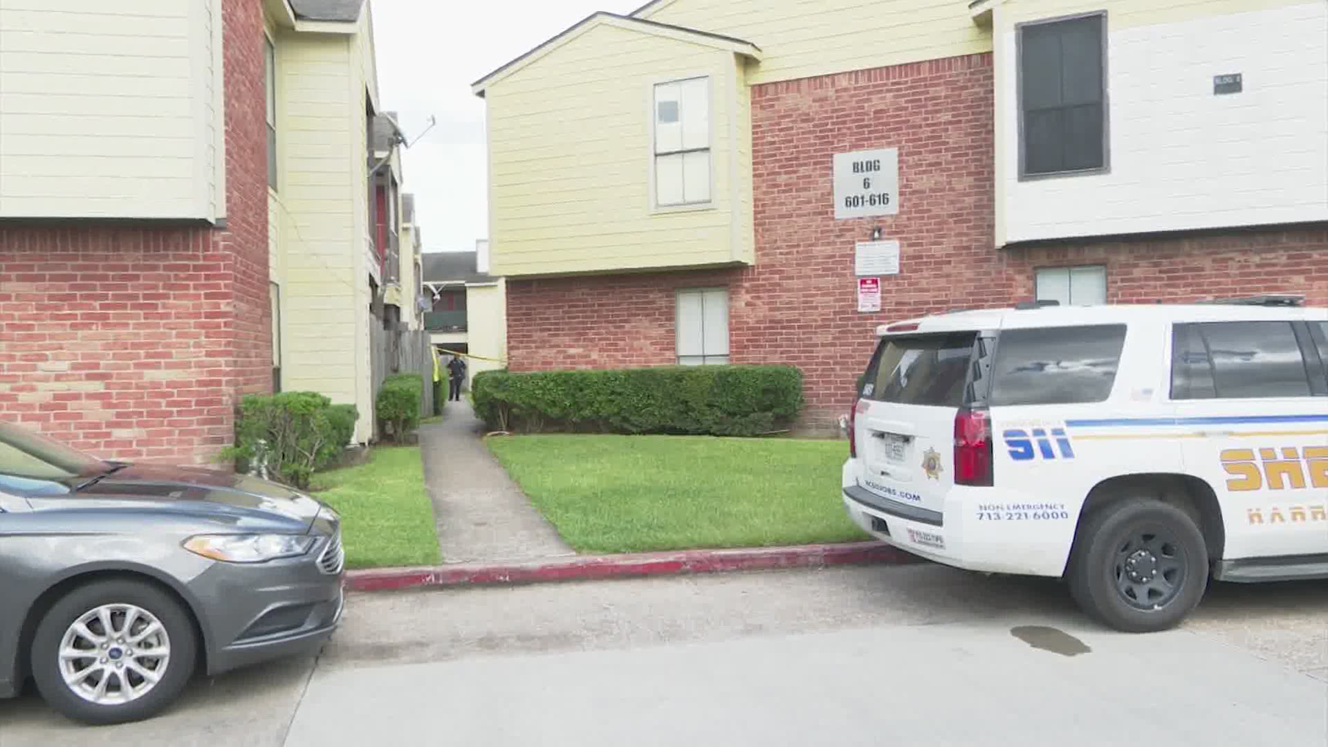 HCSO: Friend finds man shot to death in east Harris Co. apartment | khou.com