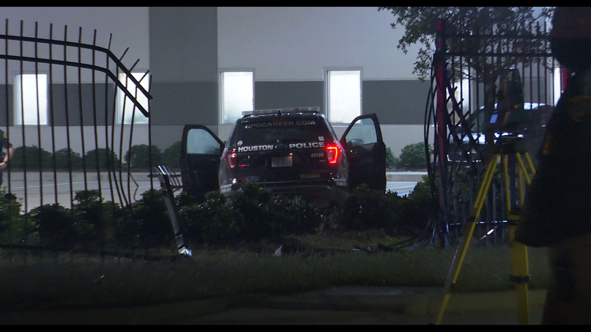 HPD patrol vehicle crashes through fence during car chase | khou.com
