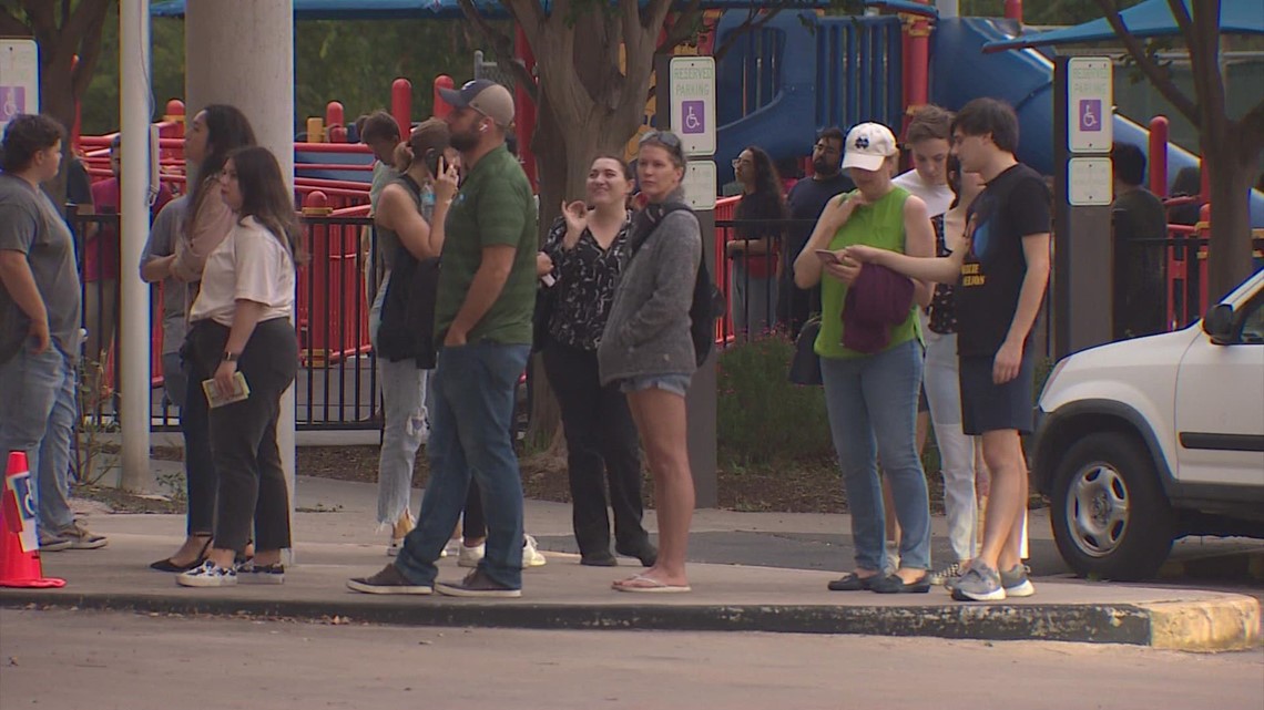 Long lines spotted at Harris County polling locations for last day of
