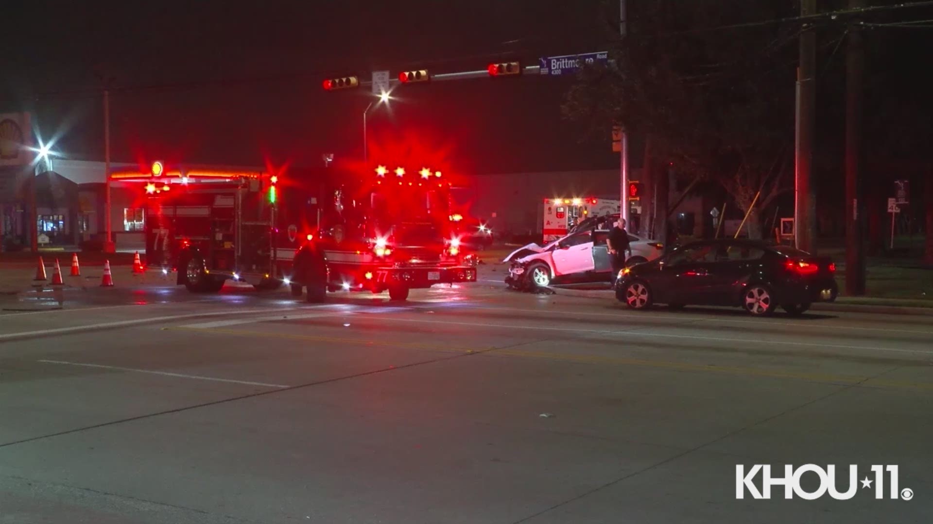 Police are trying to determine who ran a red light in a deadly two-vehicle collision at a northwest Houston intersection overnight.