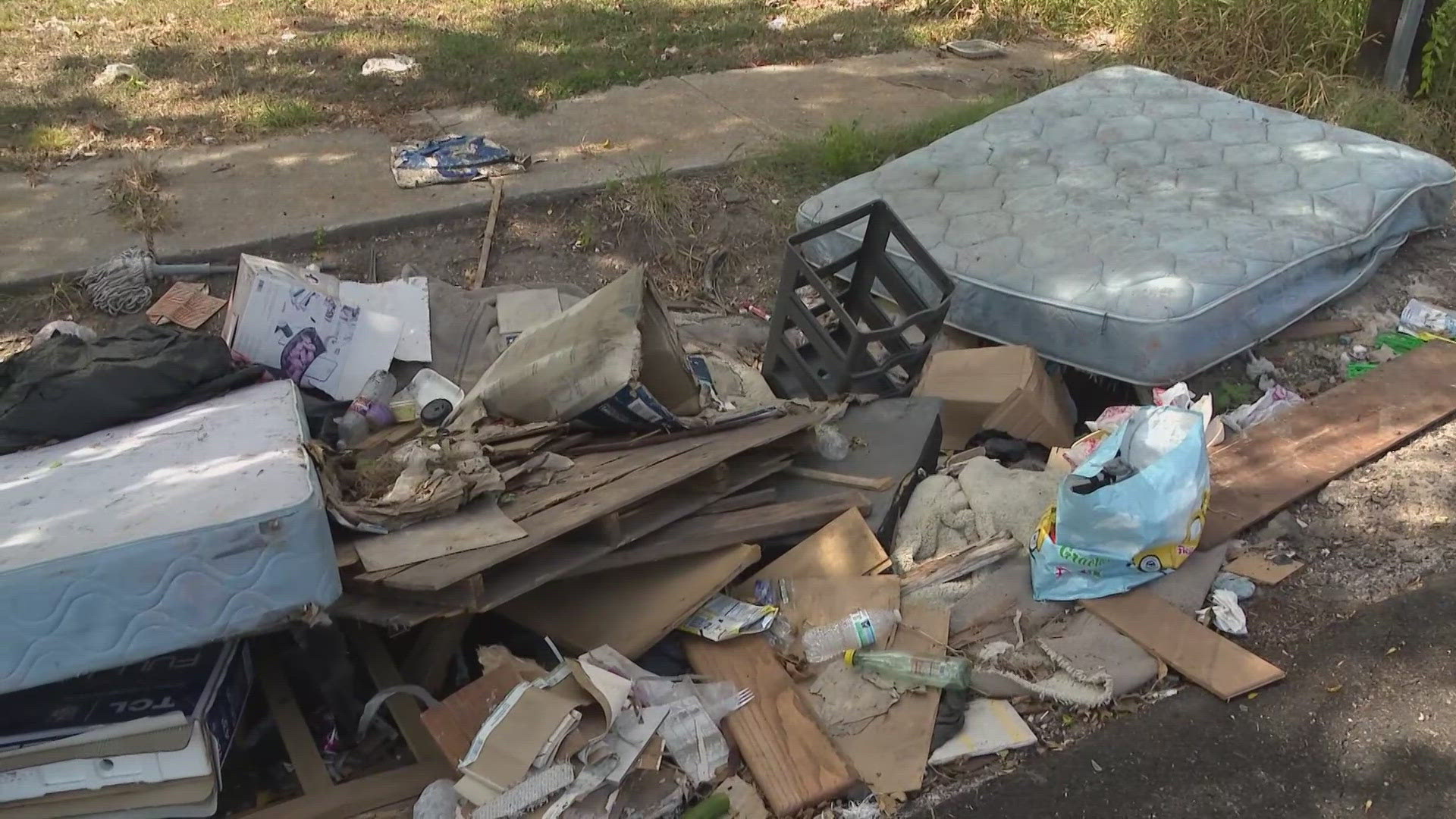 Fifth Ward fights back against illegal dumpers who trash their ...