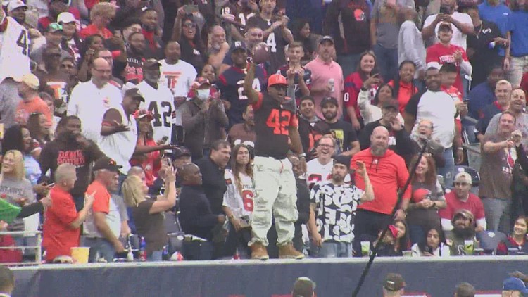 'That Browns fan is my pops' | Cleveland player's father takes tumble to get football at NRG