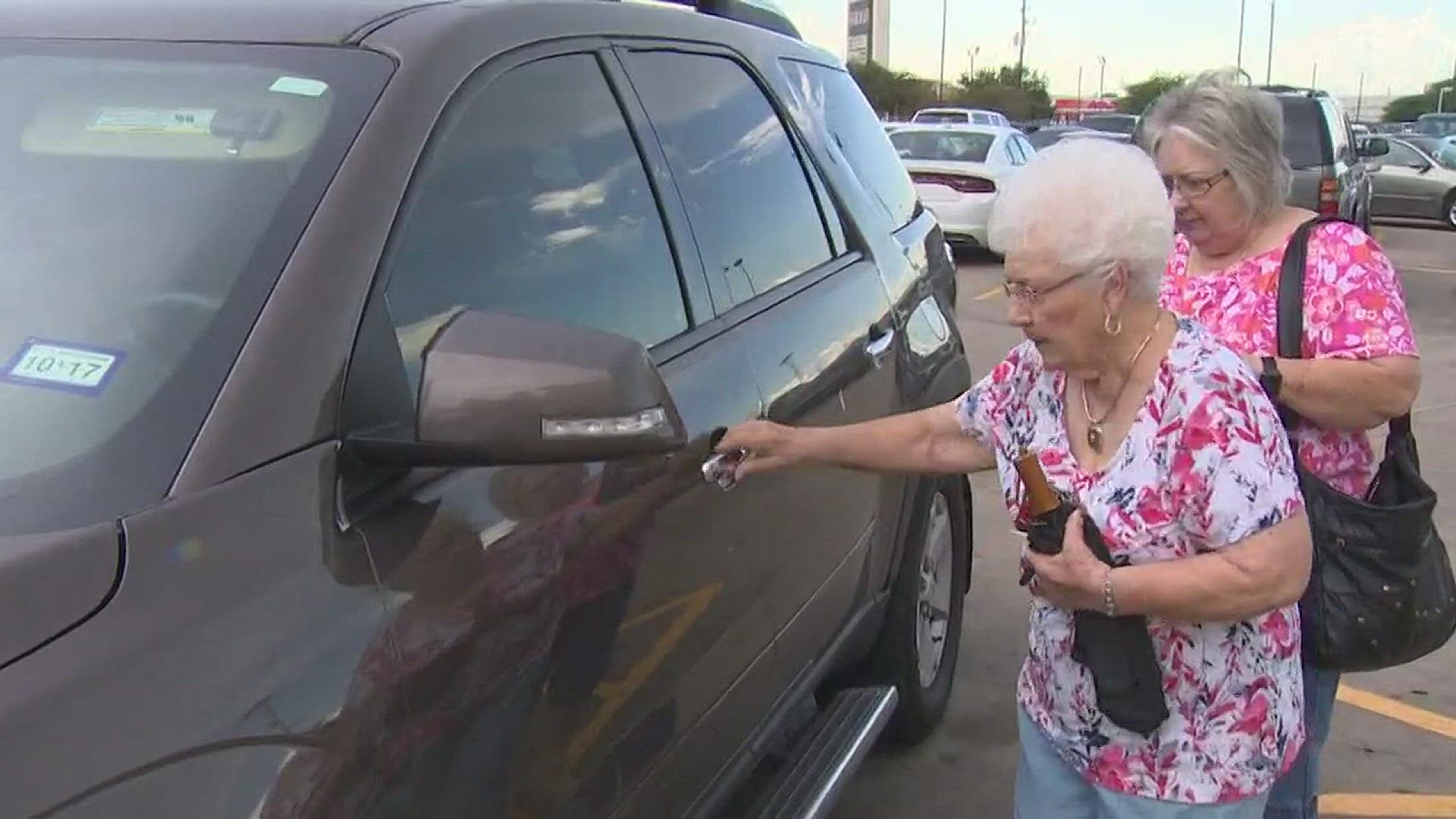 Police arrest suspect in robbery of elderly woman | khou.com