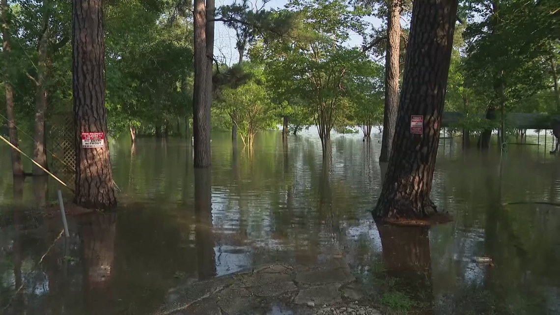 Texas flooding: Kingwood residents return to flood-damaged homes | khou.com