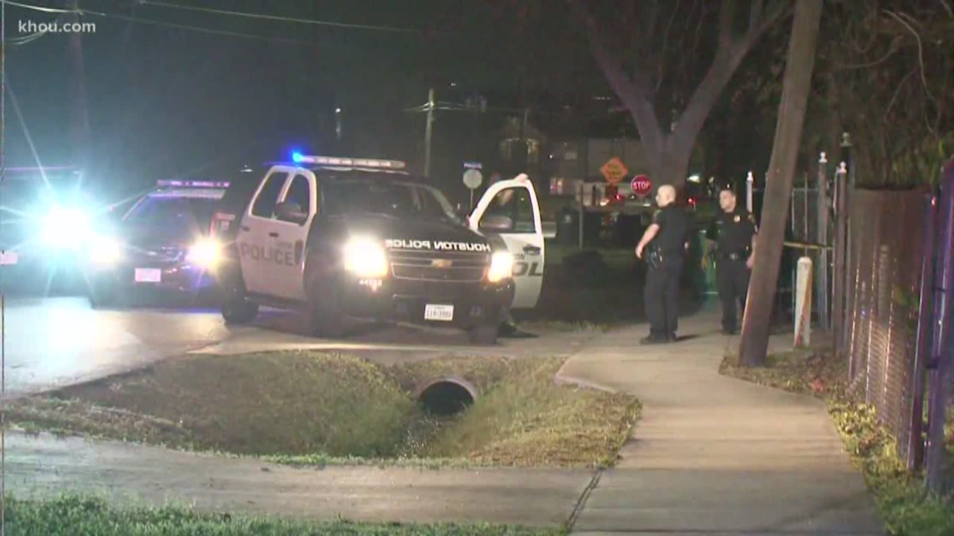 A suspect is on the run after a deadly shooting in Southeast Houston, a wet messy morning commute and details on the no phone for a year contest, these headlines and more from #HTownRush at 5 a.m.