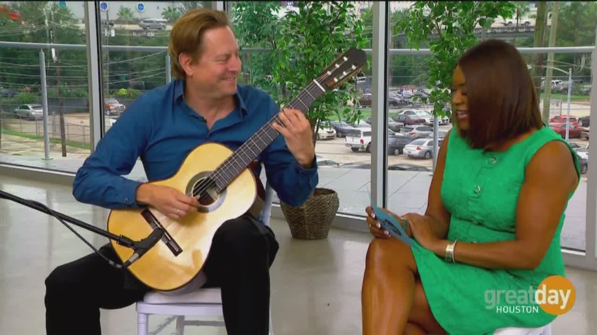 Classical guitarist Jason Vieaux shares the gift of music
