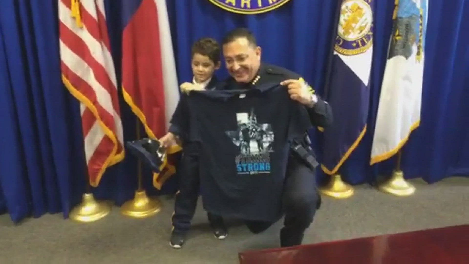 WATCH: Kingwood boy in viral photos meets with HPD chief