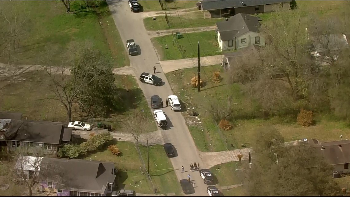 VERIFY Can you sell City of Houston trash cans?