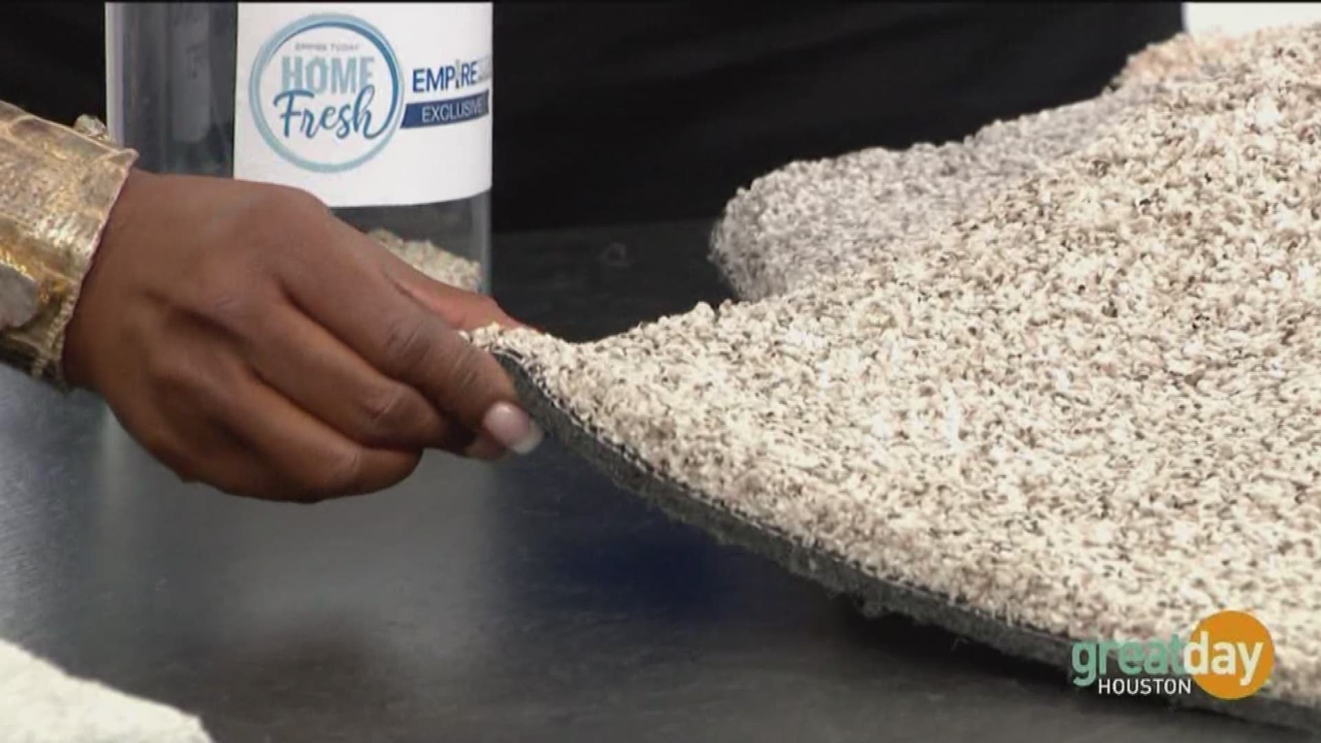 The Empire Man Ryan Salzwedel performed a side by side scent test with Great Day Houston host Deborah Duncan. They compared traditional carpet to Empire Today's exclusive HOME Fresh carpet. 