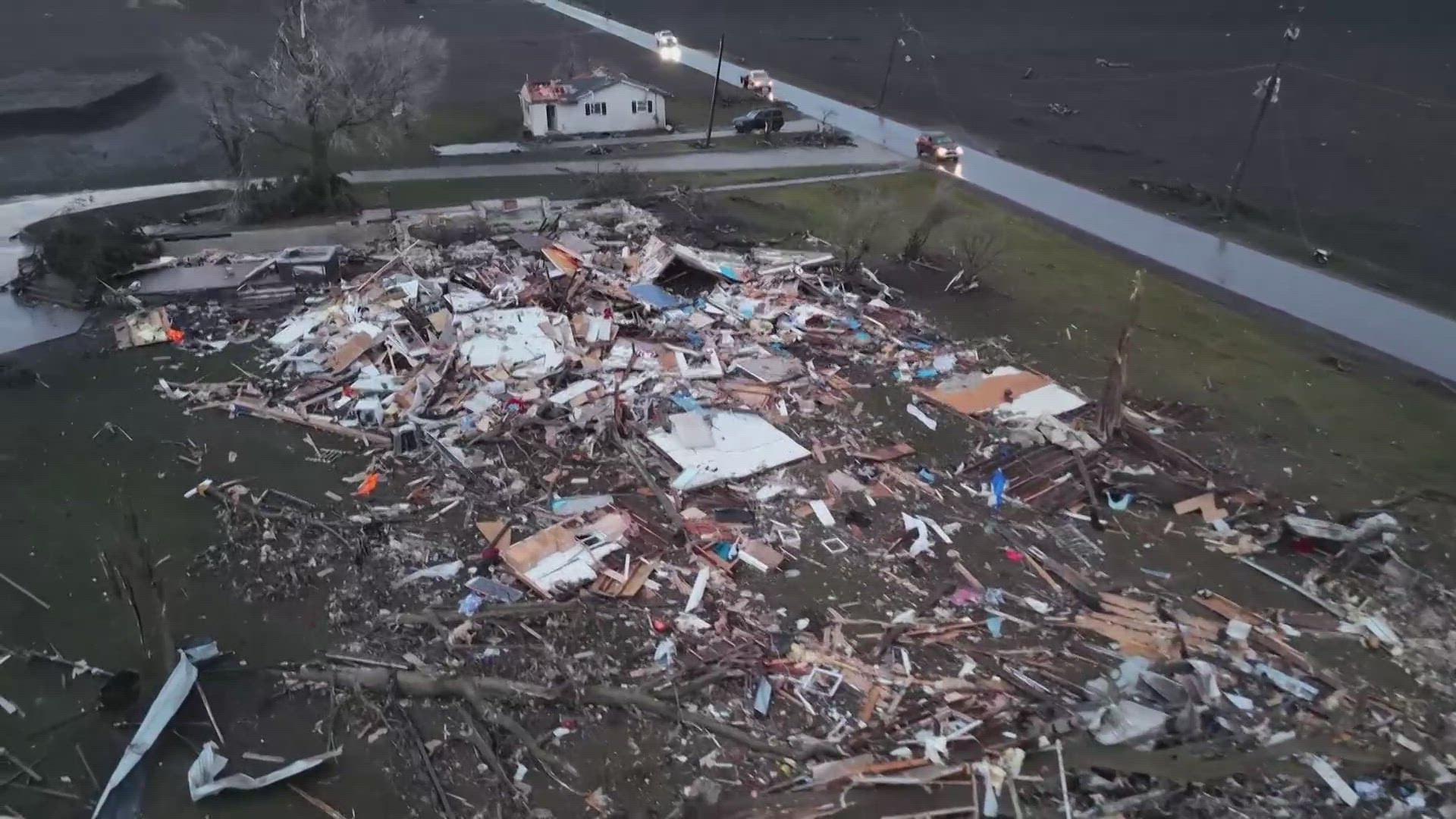 Tornadoes leave two dead and homes destroyed in Midwest | khou.com