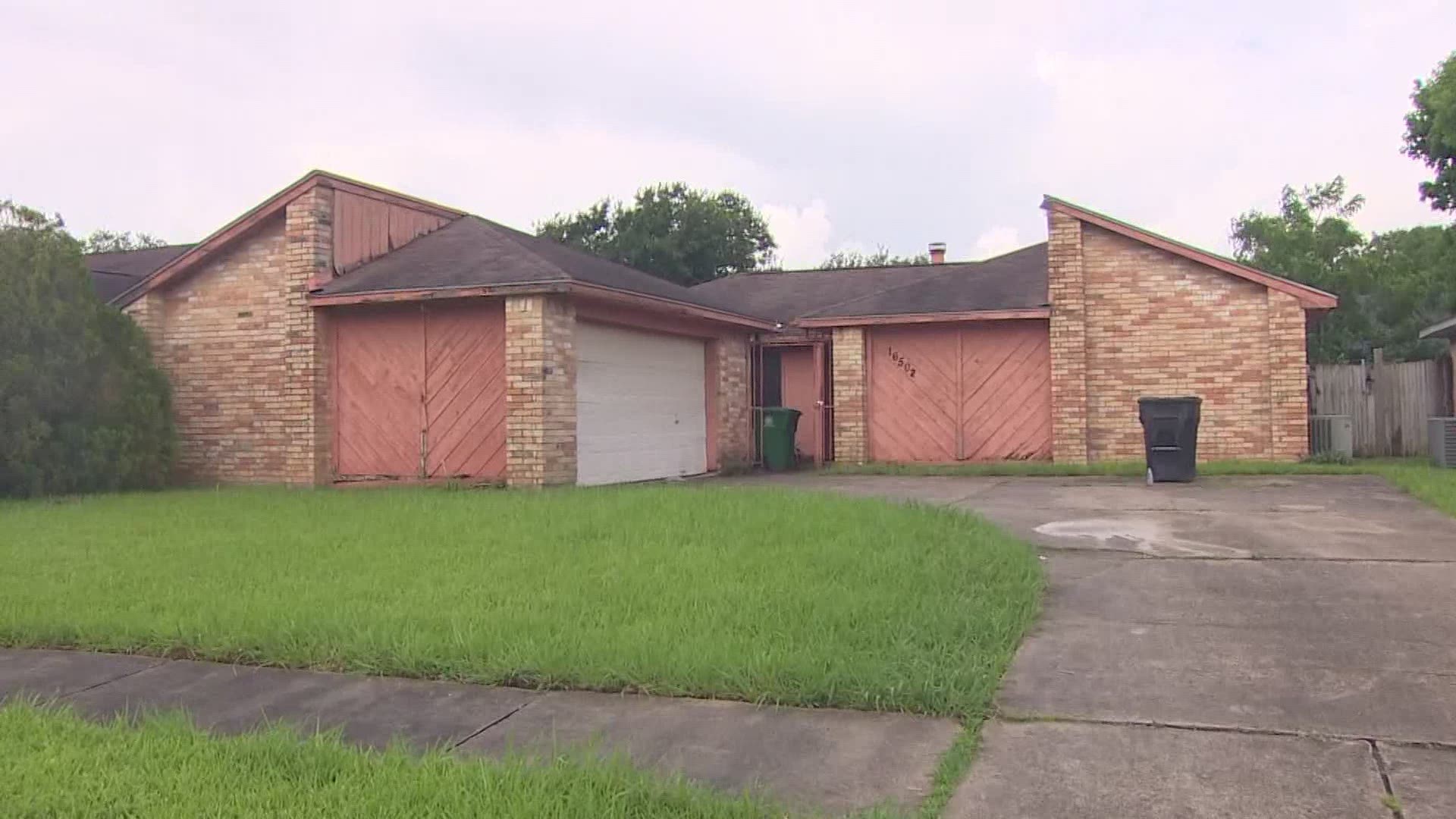 Houston police responded to a woman’s call for assistance and ended up finding a body inside a home in the Missouri City area early Tuesday.