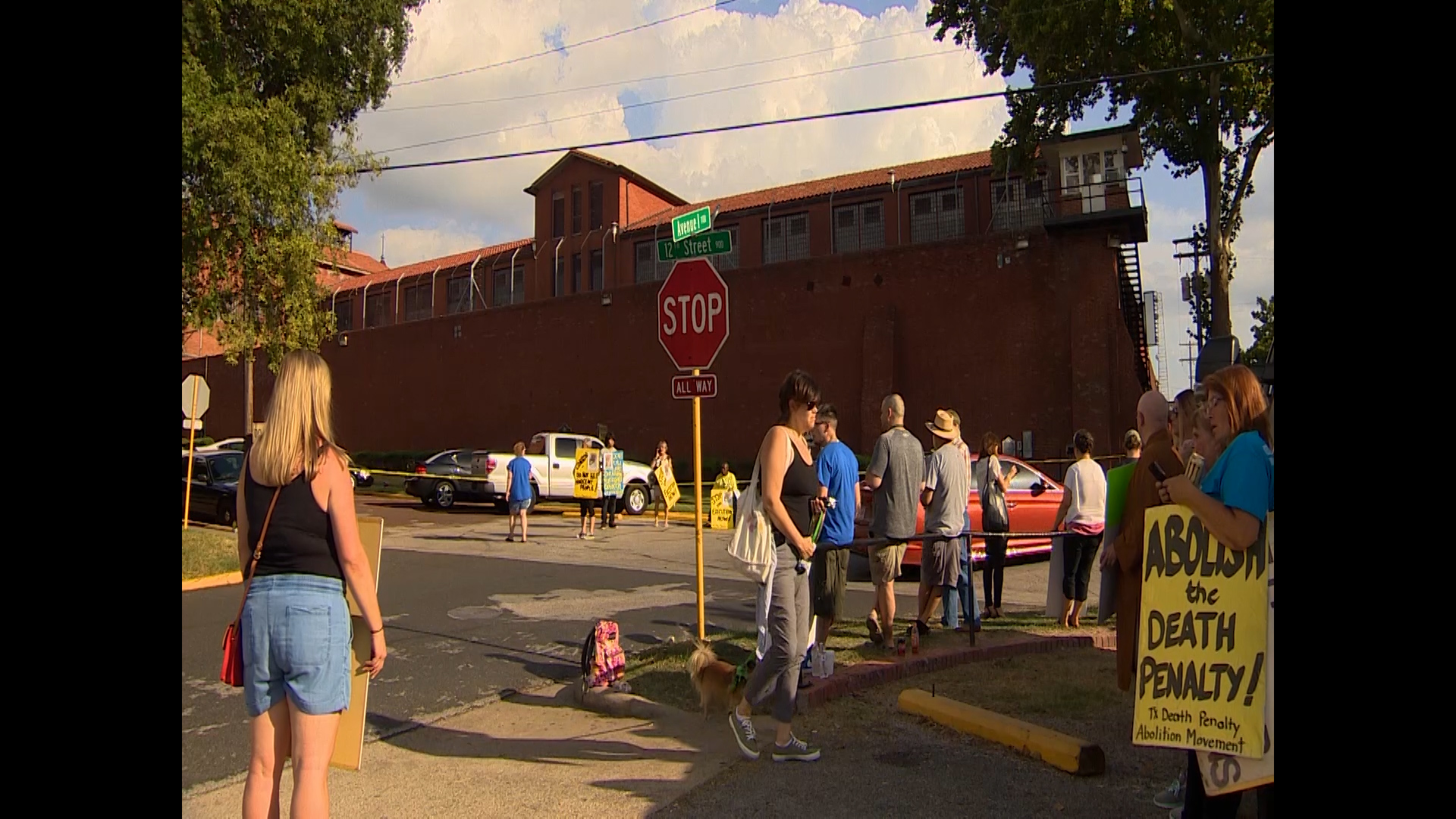 Outside Texas’ death chamber before an execution