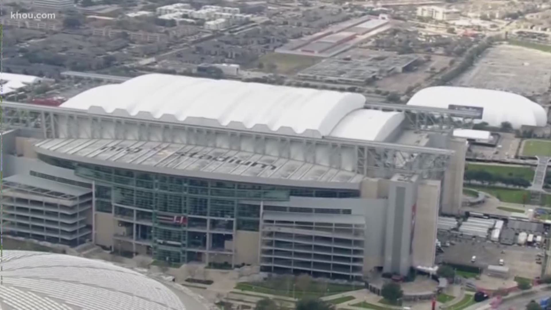 How does the Texans' home stadium compare to Atlanta's? KHOU 11 Sports Reporter Daniel Gotera compares the two.
