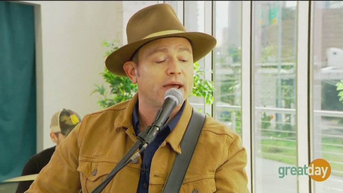 Musician Adam Hood brings down the house with his southern music | khou.com