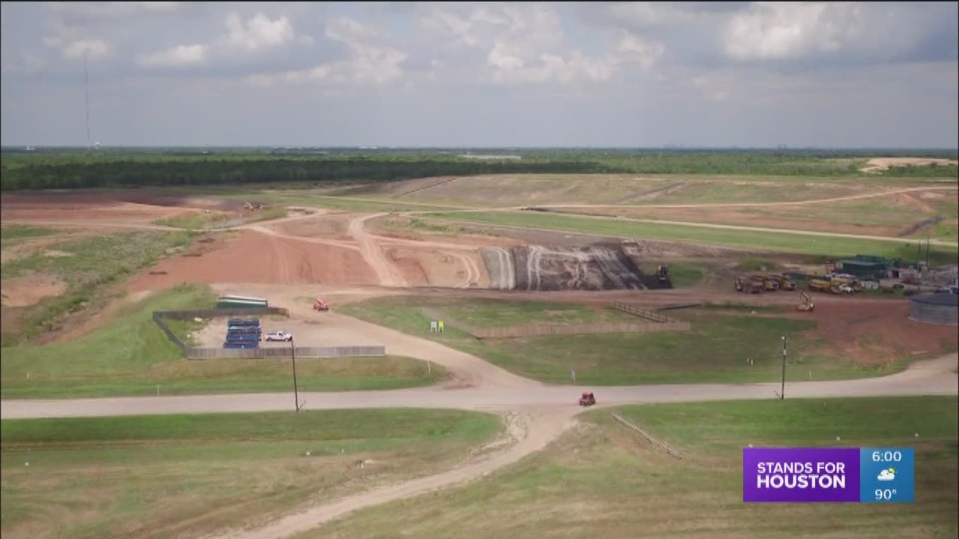 People in Pearland are adding more complaints to the thousands already filed against a local landfill. They say two lawsuits filed against the Blueridge landfill haven't been enough. It still stinks.