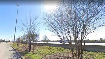 Houston mother arrested after toddler found wandering near I-45 feeder, Precinct 4 says