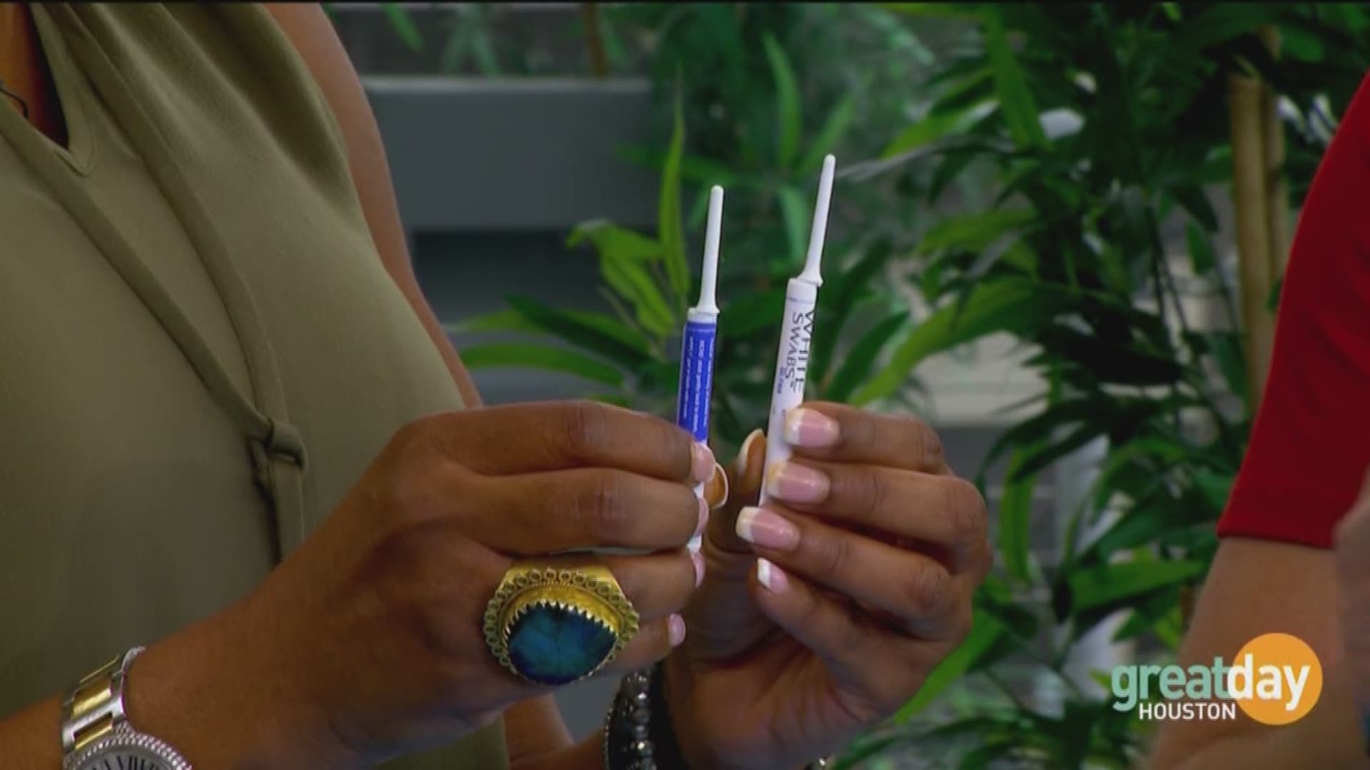 Lifestyle Expert Scott DeFalco demonstrates how Power Swabs can give you whiter teeth in minutes.

