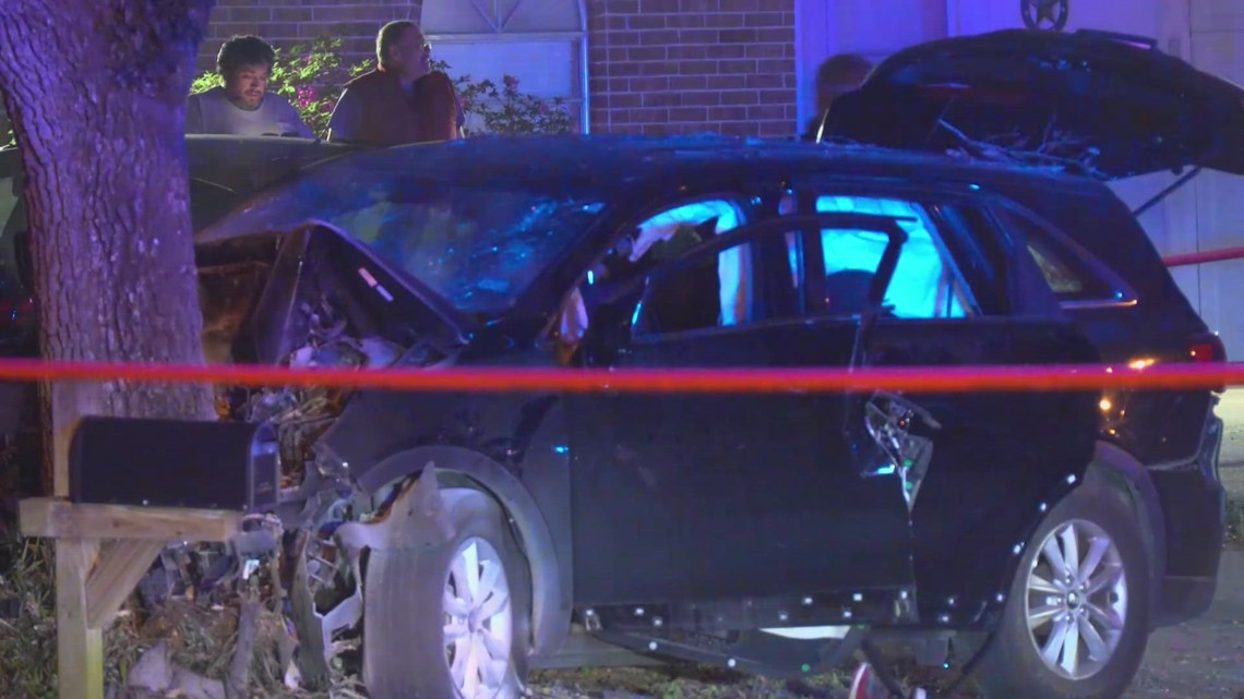 Deputies investigating deadly crash after car slams into tree during ...