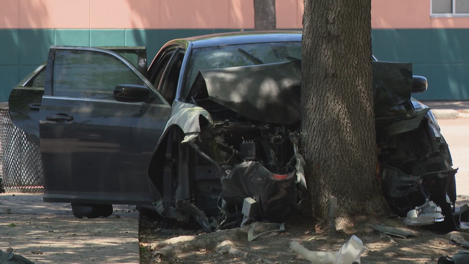 4 bank robbery suspects in custody after chase ends in crash in SE ...