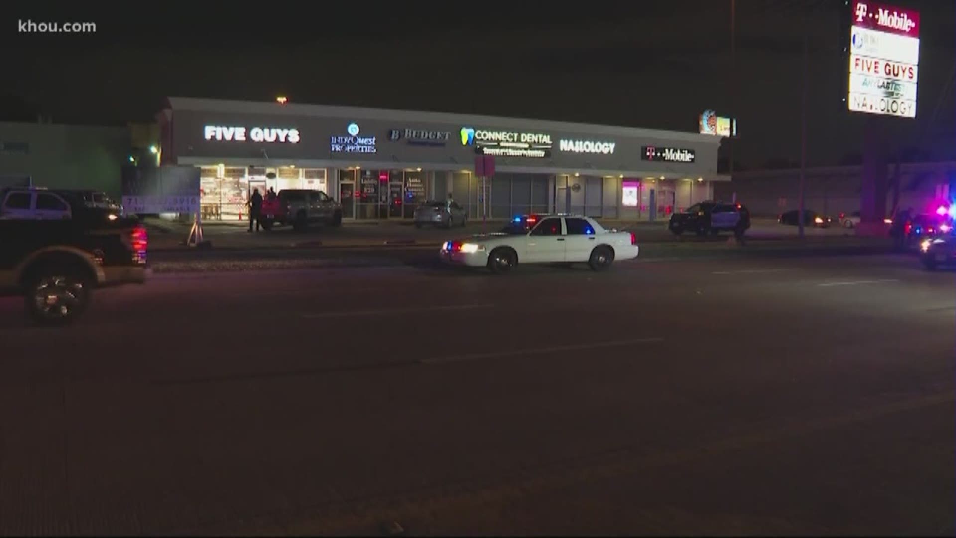 Houston police are looking for a robbery suspect who shot Harris County Precinct 5 deputy in the arm while he was working security at a restaurant.