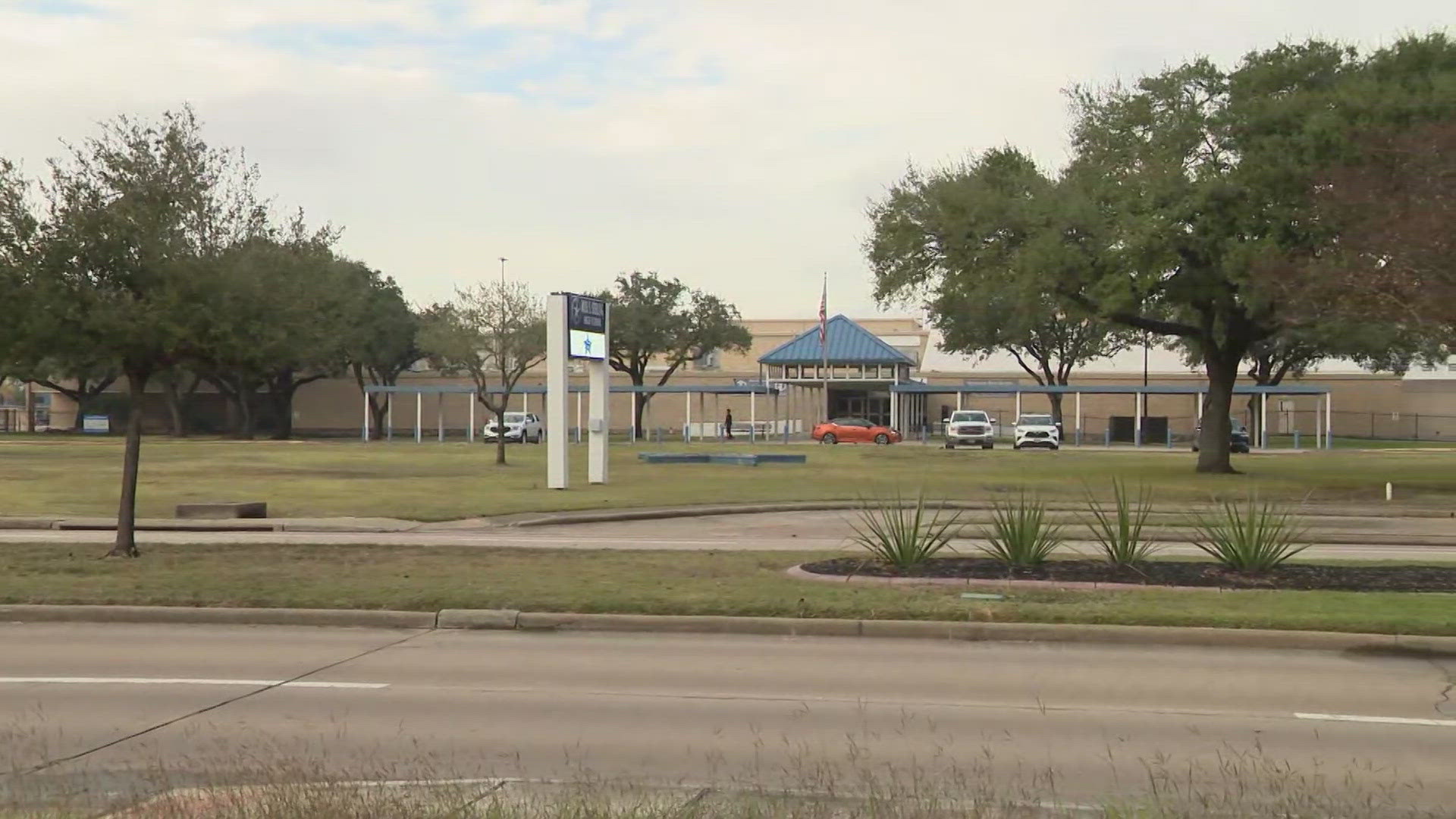 Baytown Sterling High School student dies after fight on campus, school ...
