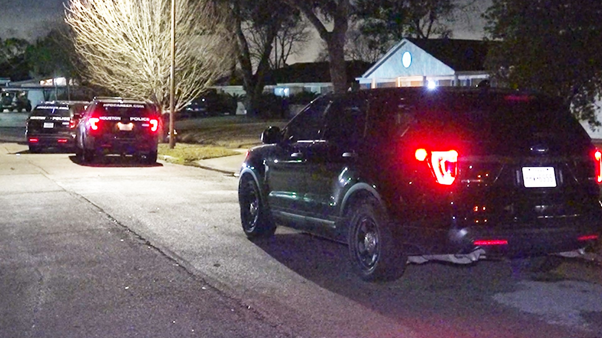 Residents find body floating down bayou behind their home