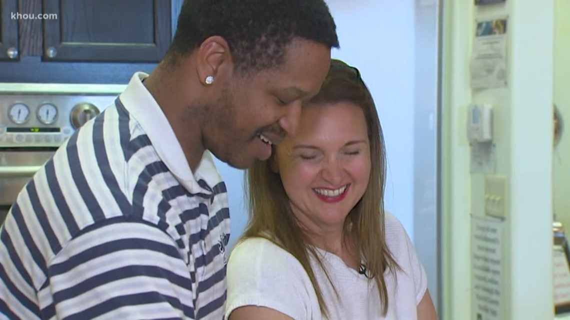 Extra Scoop: Homeless Man Reunites with Mother