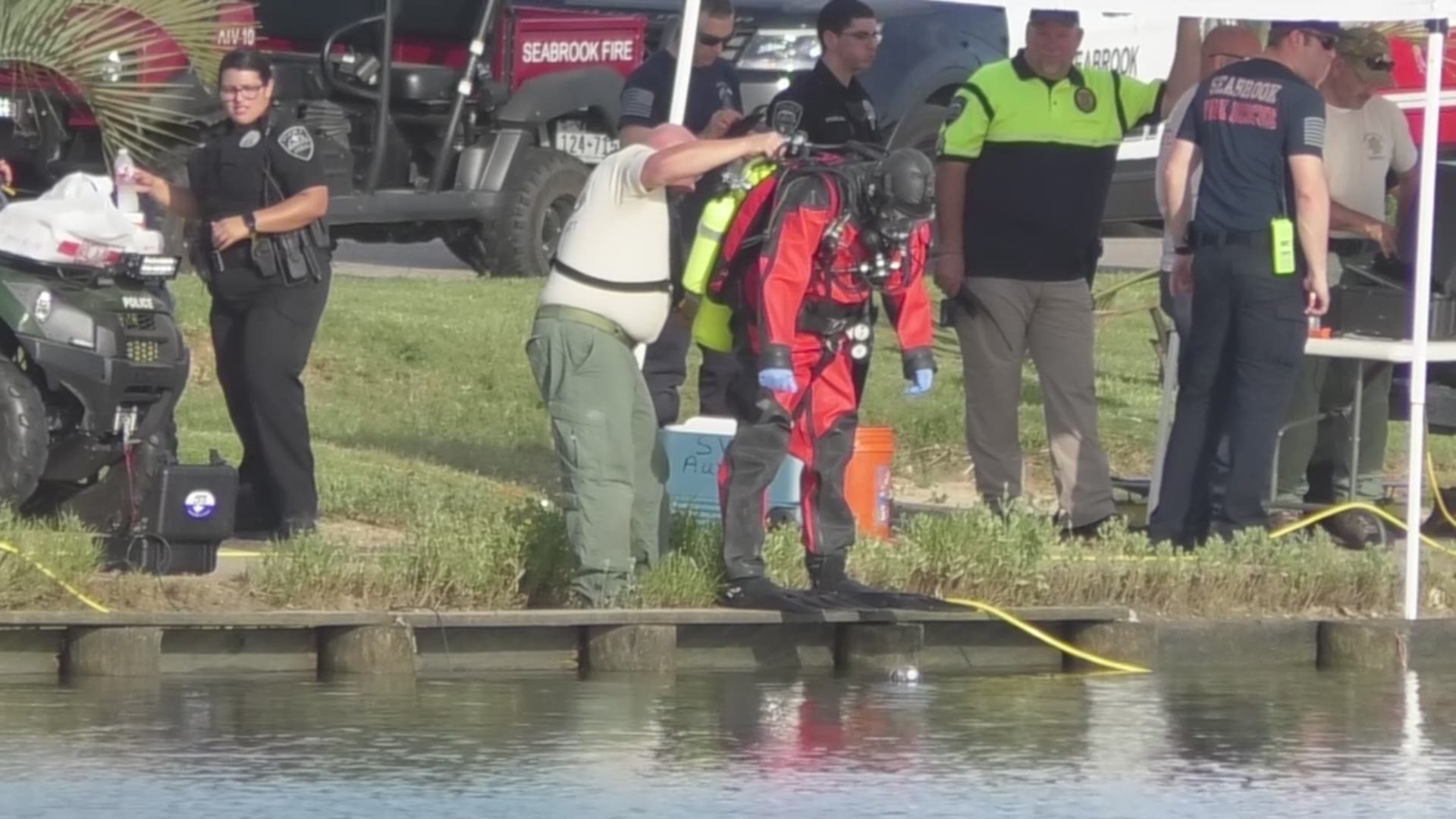 Search crews look for the body of a man who drowned while fishing with his son in Seabrook early Saturday morning.