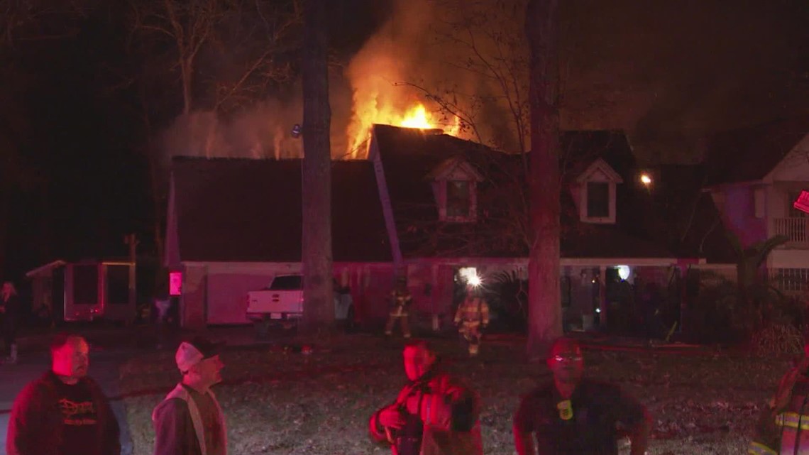 Fire damages home in Houston neighborhood with no fire hydrants - Vimarsana News