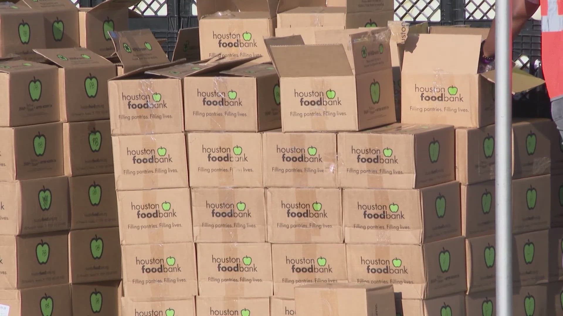 Houston Food Bank steps up to help families hit by SNAP benefit ...