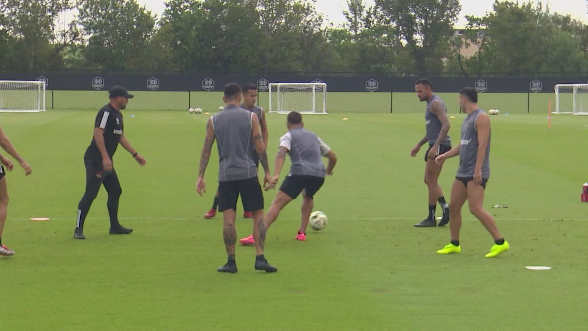 KHOU 11's Luis Ortiz spoke with the Houston Dynamo about the importance of language and communication.