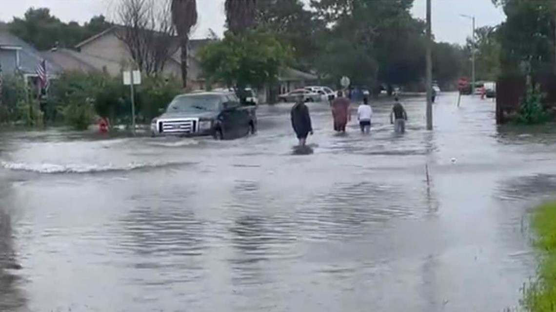 Flooding in Bacliff High water takes over neighborhoods