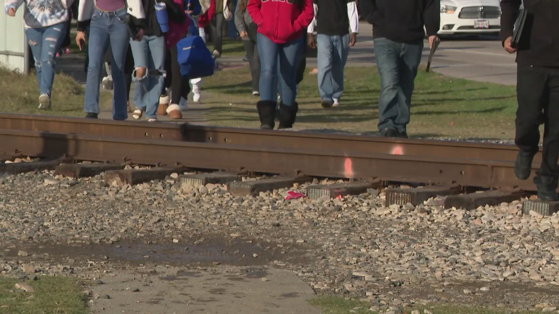 15-year-old Boy Hit, Killed By Train In Southeast Houston | Khou.com