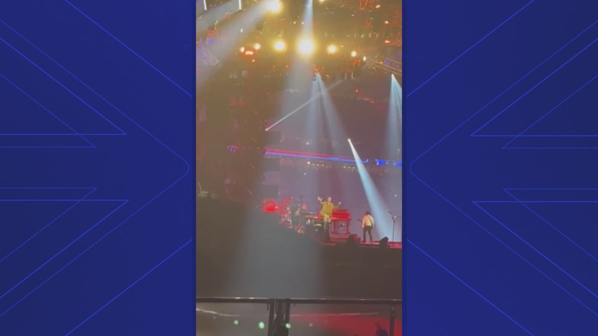 The audio cut out during "Don't Stop Believin'" at the Friday night concert.
