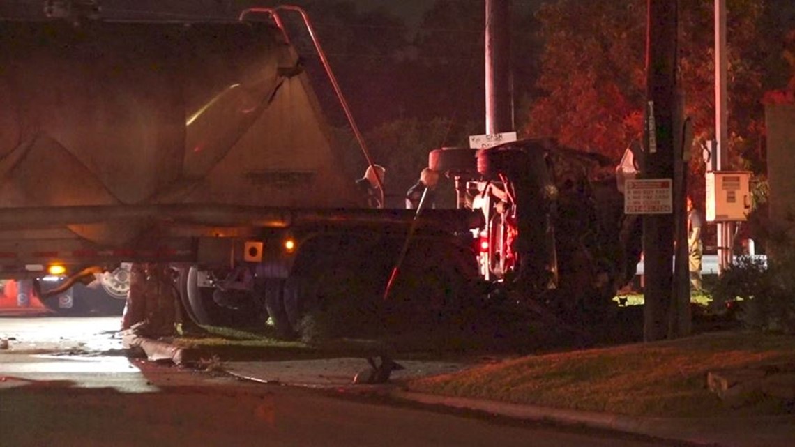 Man dead after crash involving 18-wheeler in Channelview | khou.com