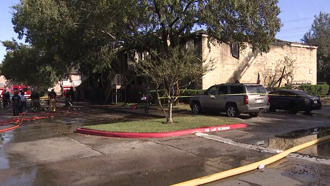 1 injured, 15 families displaced after SE Houston apartment fire | khou.com