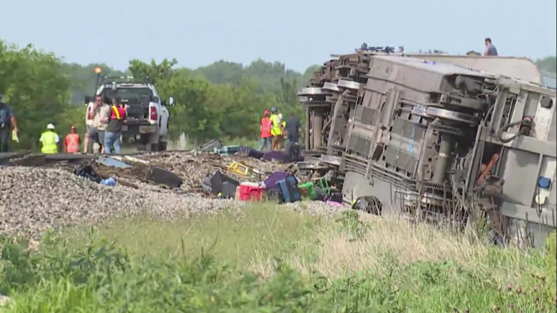 3 people killed, 50 injured in Amtrak train crash in northern Missouri