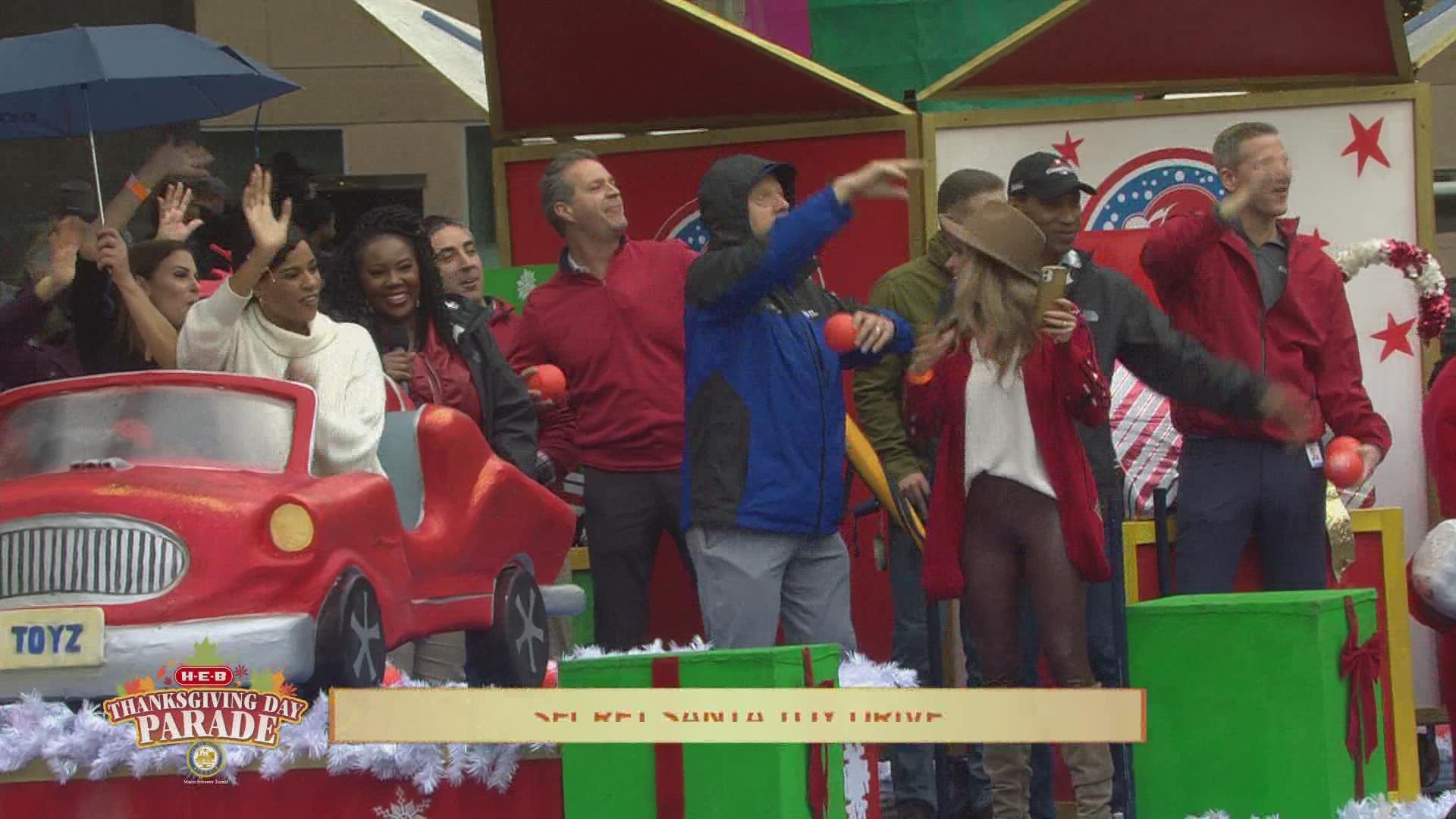 Thanksgiving Day Parade: KHOU 11 Family On The Secret Santa Toy Drive ...